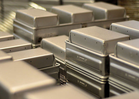 Bread pans image